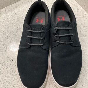 Men’s Under Armor black slip one